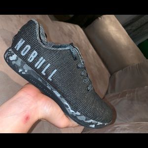 NoBull sneaker size 6.5